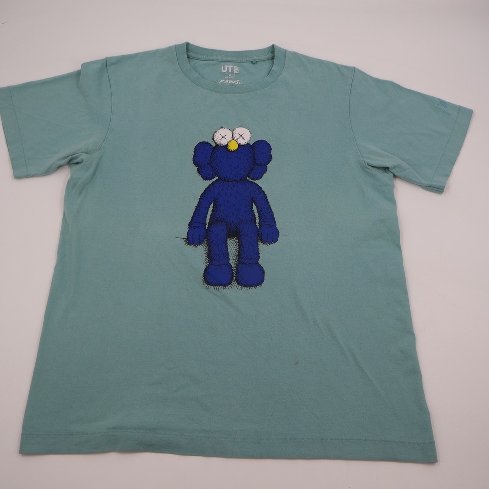 Uniqlo KAWS BFF Graphic T-Shirt Mens Medium Teal Blue Short Sleeve UT Collab